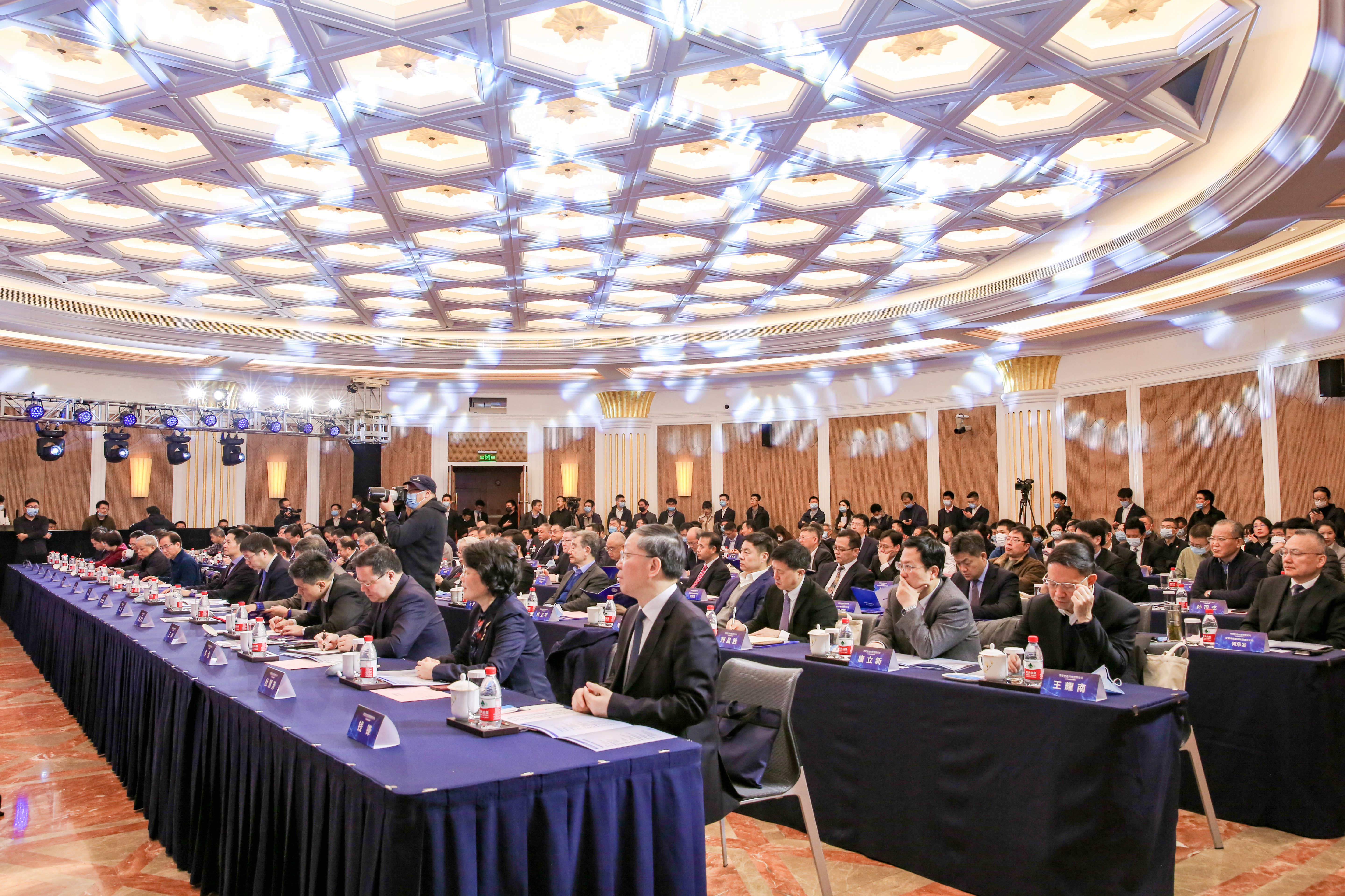 打造“工厂大脑”，，，，，，聚焦流程制造