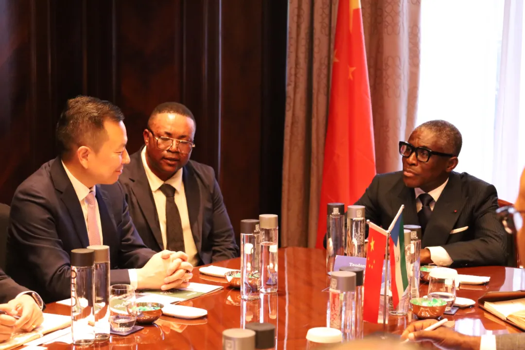 赤道几内亚共和国访华代表与尊龙官网登录人生就是博登录股份深入探讨工业协同生长