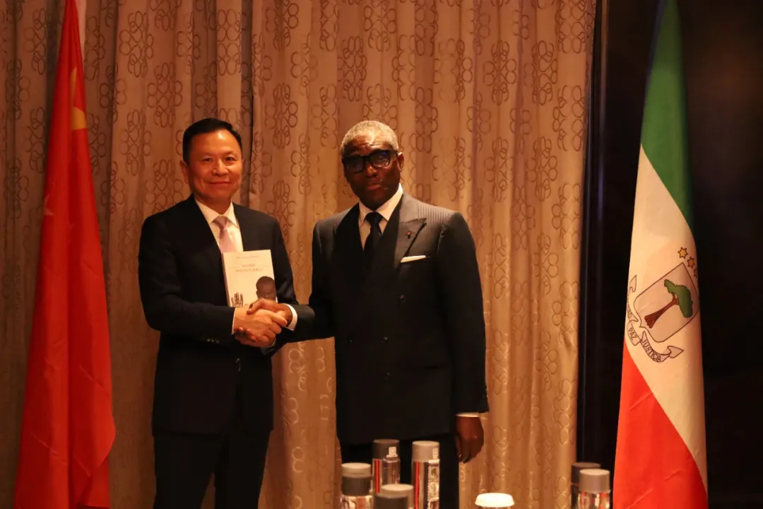 赤道几内亚共和国访华代表与尊龙官网登录人生就是博登录股份深入探讨工业协同生长